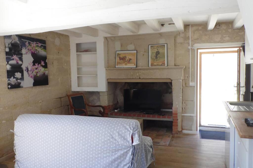 Maisonnette Climatisee Avec Parking Prive Doue-en-Anjou Exterior photo