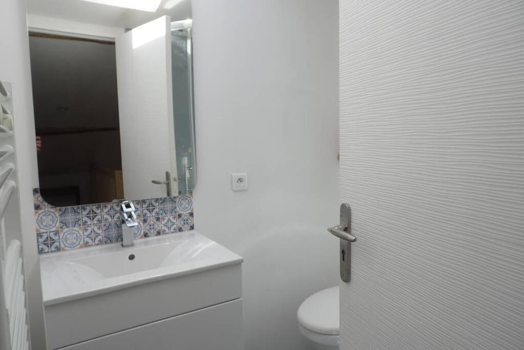 Maisonnette Climatisee Avec Parking Prive Doue-en-Anjou Exterior photo