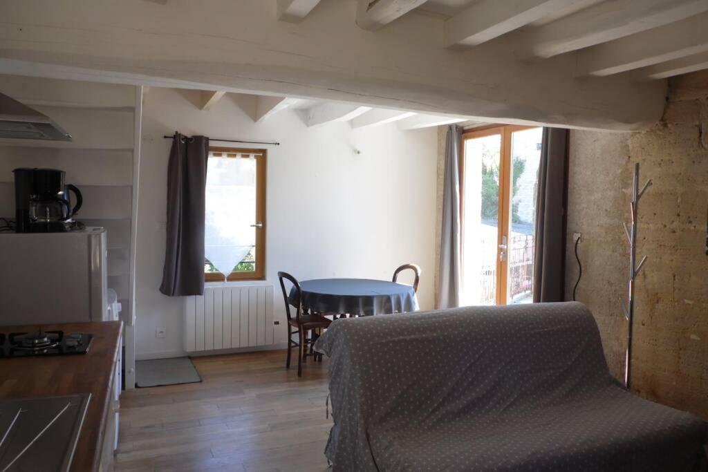 Maisonnette Climatisee Avec Parking Prive Doue-en-Anjou Exterior photo