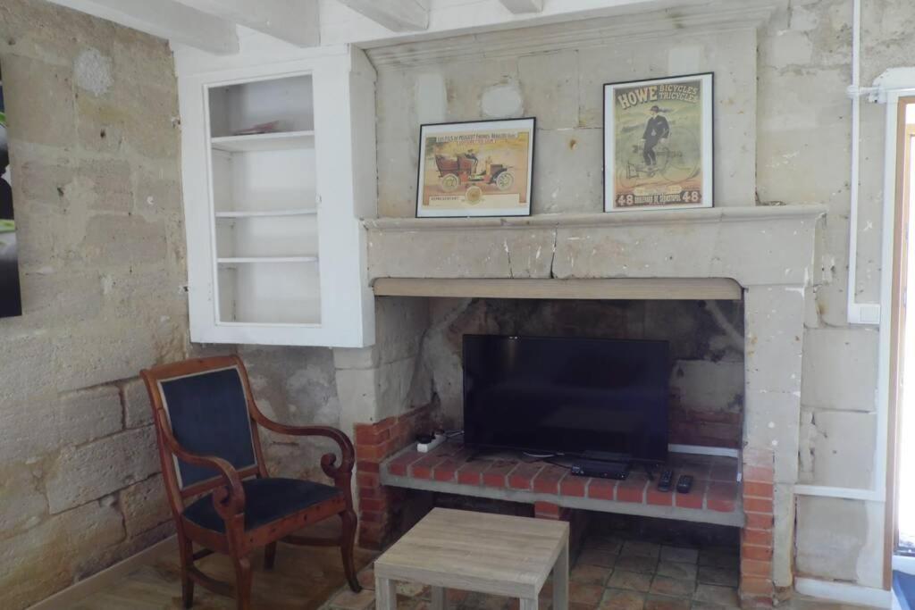 Maisonnette Climatisee Avec Parking Prive Doue-en-Anjou Exterior photo